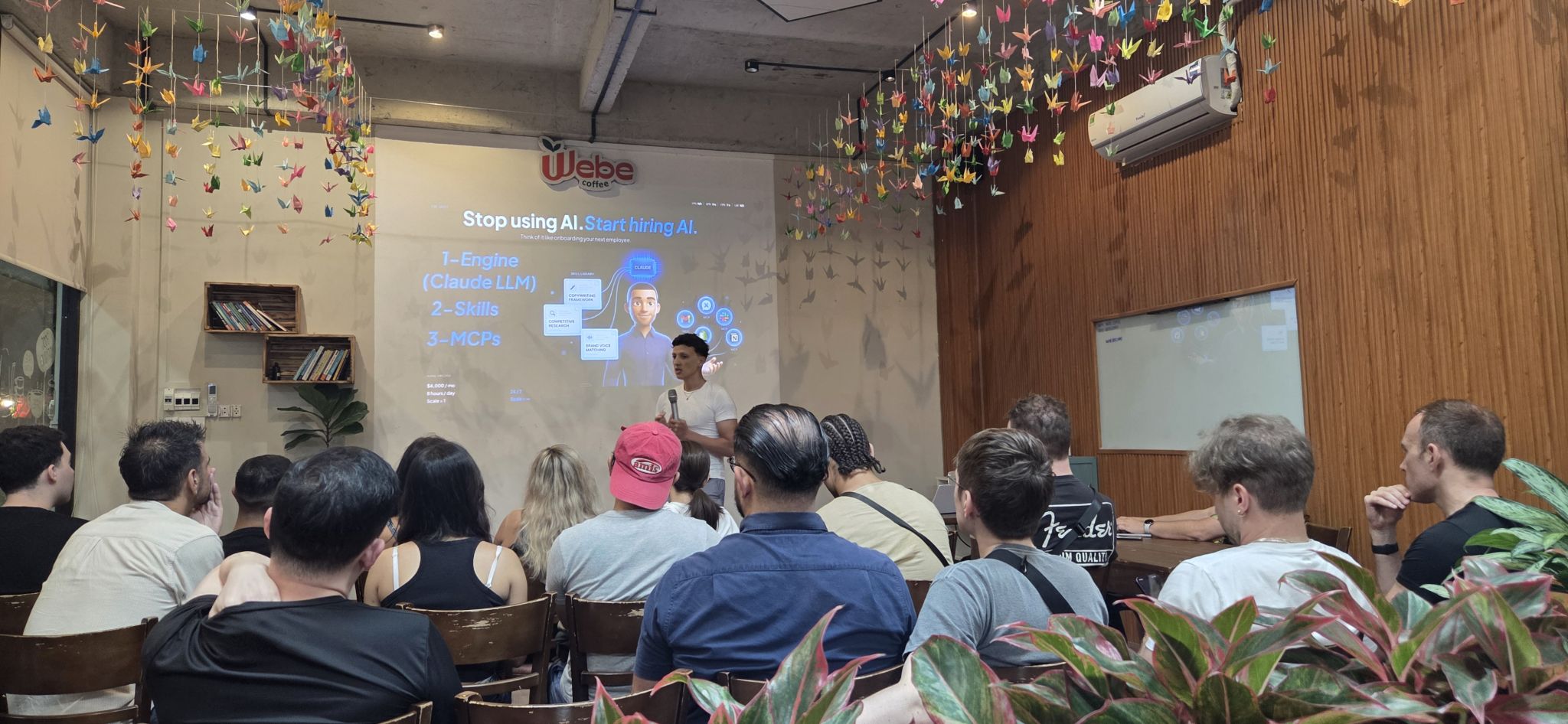 Naoufal Chiguer, conférencier sur l'implémentation IA lors d'un événement IA à Da Nang